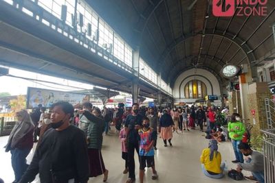 Sore Hari Ini, Stasiun Jakarta Kota Ramai Pengunjung Didominasi Wisatawan Kota Tua