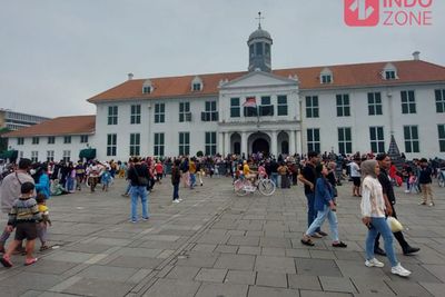 Sehari Setelah Tahun Baru 2023, Masyarakat Masih Penuhi Kawasan Wisata Kota Tua