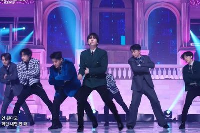 SuJu Ajak Fans Nostalgia dengan Mr. Simple di SMCU Palace, Siwon dkk Masih Enerjik!