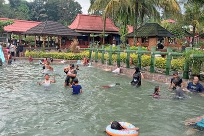 Berendam di Owabong, Kolam Air Hangatnya Dipercaya Menyehatkan Ginjal dan Jantung