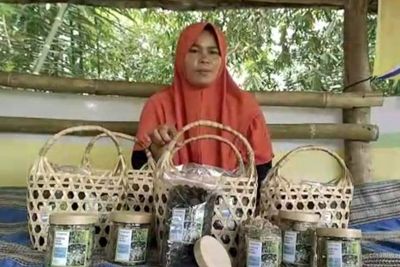 Dapat Pelatihan dan Modal dari BRI, Wanita Ini Sukses Bangun Usaha Kerupuk Daun Bambu