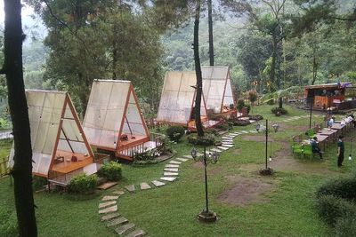 Camping Mewah di Gunung Bromo, Menikmati Alam dengan Kearifan Lokal