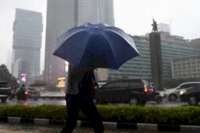 Warga Jaksel Jakbar & Jakut Waspada! BMKG Sebut Ada Potensi Hujan Disertai Petir Siang Ini