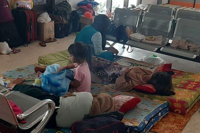 Tolong! Puluhan Penumpang Feri Telantar 2 Minggu di Pelabuhan Jangkar, Kehabisan Bekal