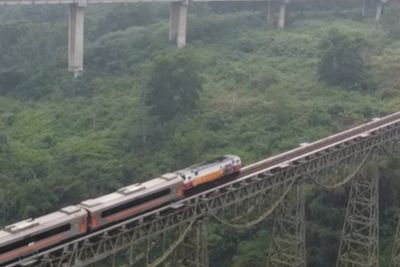 Inilah Jembatan Kereta Api Terpanjang di Indonesia, Panjangnya Sampai 300 Meter!