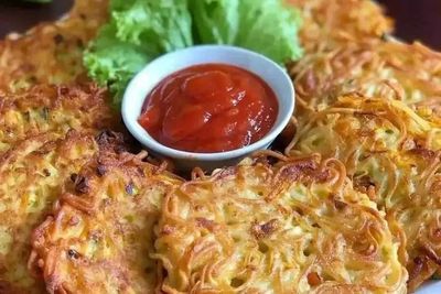 Resep Dadar Telur Mie Mudah, Solusi Santapan Nikmat dan Cepat!