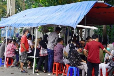Nyobain Krisdayanti di Warung Cak Mis, Unik tapi Enak Harganya Cuma Rp2 Ribu!