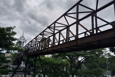 Ngeri! Ada JPO Horor Menantang Maut di Bandung, Melintasinya Bagai Uji Nyali