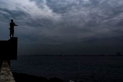 Ada Tanggul Pantai dan Tanggul Laut Raksasa, Bedanya Apa Yah?