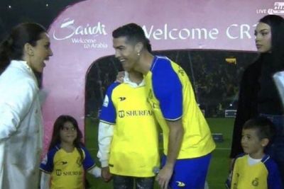 Georgina Rodriguez Cemberut Lihat Cristiano Ronaldo Senyum ke Wanita Lain, Netizen Tertawa