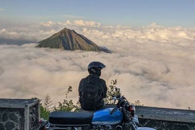 Puncak Telomoyo, Tempat Menikmati Lautan Awan Tanpa Harus Mendaki