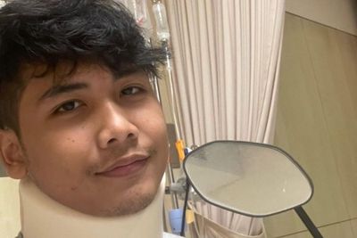 Ngakak! Gara-gara Enggak Bisa Nengok Belakang, Bintang Emon Dikasih Hadiah Kaca Spion