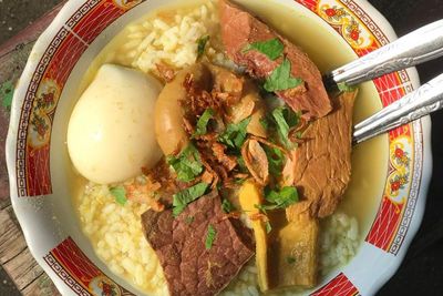 Berada di Perumahan Elite, Soto Daging Cak Mat Jadi Langganan Para Crazy Rich Surabaya!