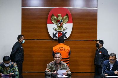 KPK Akhirnya Tahan Perwira Polri AKBP Bambang Kayun Terkait Suap dan Gratifikasi