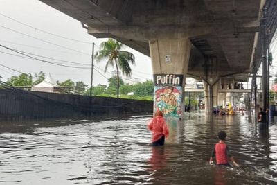 Jakarta Diguyur Hujan Deras, Jalanan Dekat Seskoal Jaksel Terendam Banjir