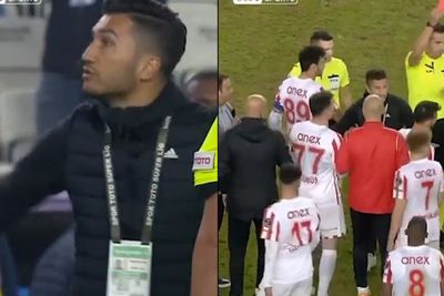 Tak Mau Klub Rugi, Pelatih ini Lindungi Wasit dari Protes Pemainnya