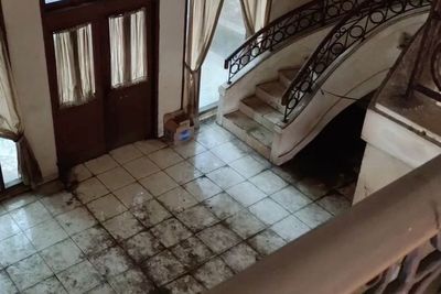 Kisah Tiko, Putus Sekolah Hingga Kerja Serabutan Demi Rawat Ibunya di Rumah Tanpa Listrik