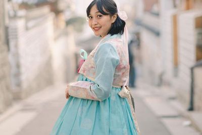 Cantiknya Rinni Wulandari Maternity Shoot Dibalut Hanbok, Pesona Bumil Terpancar