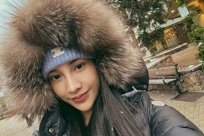 Gaya Anya Geraldine Pakai Topi Bulu-bulu saat Liburan, Malah Diledek Kayak Landak