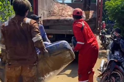 Mengerikan, Ternyata Banjir di Dinar Indah Semarang Mencapai 7 Meter!