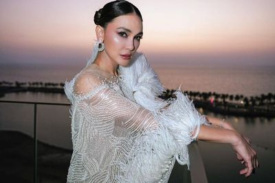 Potret Luna Maya Pakai Gaun Putih, Netizen: Aura Berkelasnya Terpancar Natural