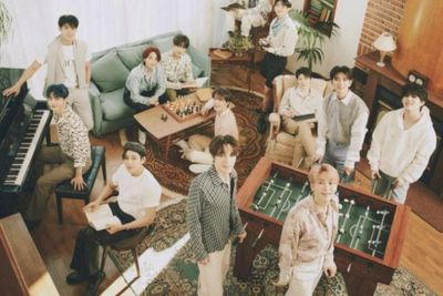 Fans Nguping SEVENTEEN Lagi Geladi Resik DON QUIXOTE Golden Disc Awards di Bangkok