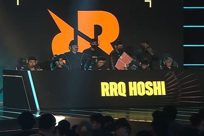 RRQ Hoshi Kasih Tekanan Mental ke Todak di M4 World Championship