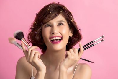 Inspirasi Makeup ala Korea buat Nonton Konser, Berani Pakai Warna Cerah Biar Meriah