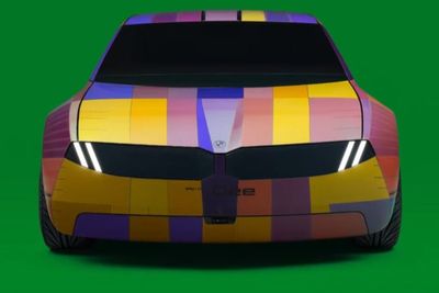 BMW Pamer Mobil yang Bisa Berubah-ubah Warna Sesuka Hati