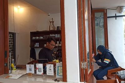 Tempat Ngopi Hidden Gem di Malang, Punya Konsep Kayak di Rumah Sendiri