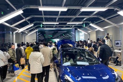 Waduh! Gara-gara Beri Diskon Harga, Showroom Tesla di China Digeruduk Konsumen