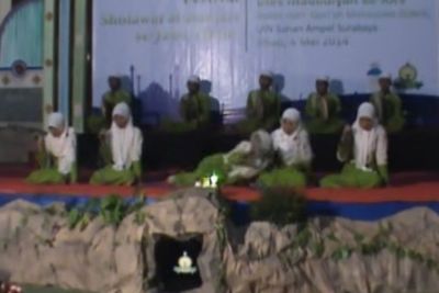 Viral Wanita Paksa Nyanyi Nada Tinggi saat Kasidahan, Berujung Pingsan Kehabisan Nafas