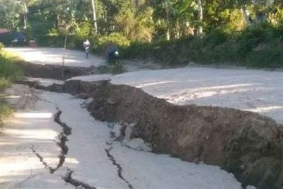 Ngeri! Dahsyatnya Gempa Maluku M 7,5 Terasa hingga NTT, Jalanan Patah dan Longsor