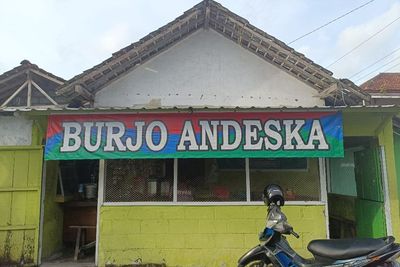 Akhirnya Terungkap! Alasan Warung Burjo di Jogja Gak Jual Bubur Kacang Hijau Lagi