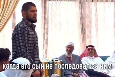 Momen Langka Bertemu Dr Zakir Naik, Khabib Merendah: Saya Cuma Bisa Hantam Wajah Orang