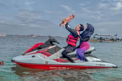 Aksi Bahaya Ria Ricis dan Suami Disorot Media Asing, Denny Siregar: Bisa Go Internasional