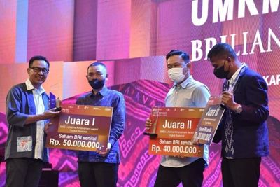 SME s Lifetime Achievement Award, BRI Apresiasi Nasabah dengan Berikan Saham BBRI