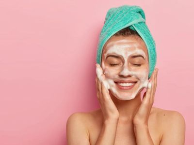 4 Kebiasaan Ini Bisa Picu Jerawat, Termasuk Salah Sabun Muka