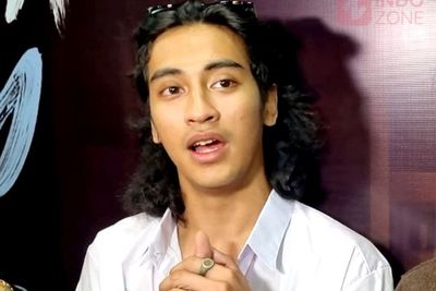 Abidzar Rutin Bersuci dengan Tanah selama Syuting Bareng Anjing di Balada Si Roy