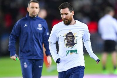 Pemain PSG Beri Tribute Spesial untuk Pele: Forever King!