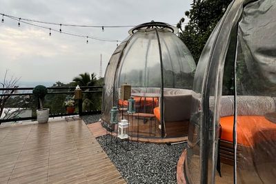 Gak Cuma Proyek Mangkrak, di Hambalang Ada Villa Romantis dan Rooftopnya Estetik!