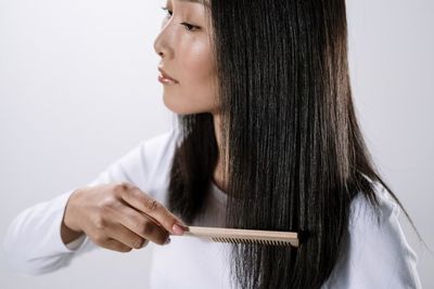 5 Obat Penghilang Kutu Rambut dan Telurnya, Ampuh dan Alami!