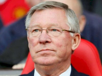 Terungkap! Ferguson Pernah Hampir Usir Pemain MU Gara-gara Tukar Jersey dengan Rival