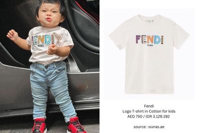Gemas Banget Ameena Pakai Kaus Rp3 Jutaan, Tingkahnya Lucu Bisa Berdiri Sendiri