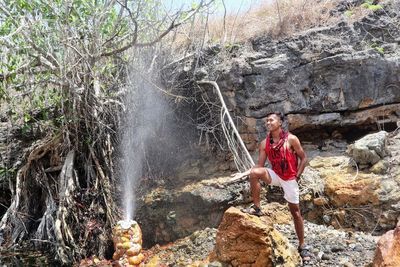 Heboh Air Panas Menyembur Tinggi di NTT, bak Air Mancur Muncul dari Perut Bumi