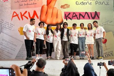 Aku Apanya Kamu Kisahkan Cinta Pertama yang Unik Hasil Curhatan dari 100 Orang