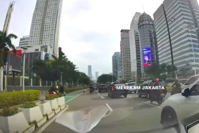 Viral Pemotor Celana Loreng Masuk Jalur Sepeda hingga Kecelakaan, Ini Kata Polisi