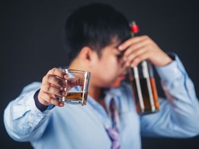 Beberapa Bahaya yang Mengintai Ketika Sudah Terbuai Alkohol