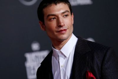 Ezra Miller akan Akui Bersalah di Persidangan Terkait Perampokan Mendatang