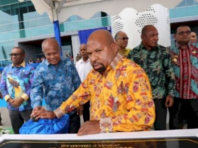 Lukas Enembe Tutup Usia, Kapolda Papua Ikut Beduka